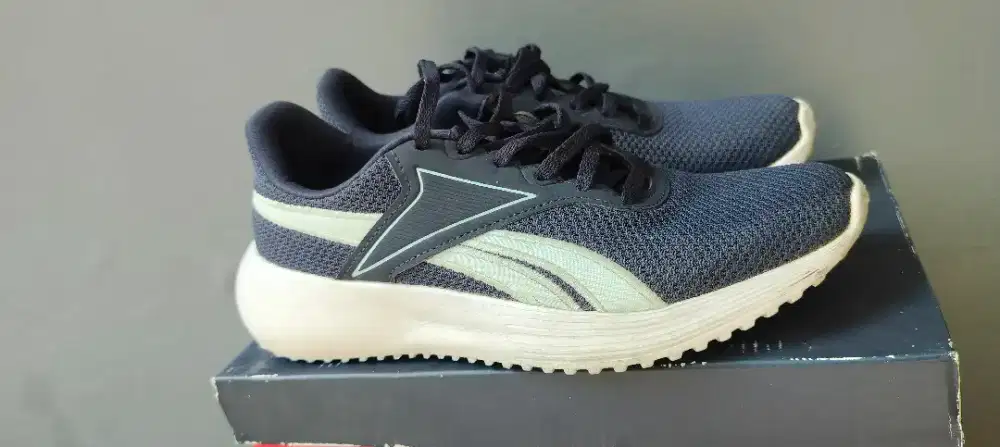 Di jual sepatu Reebok