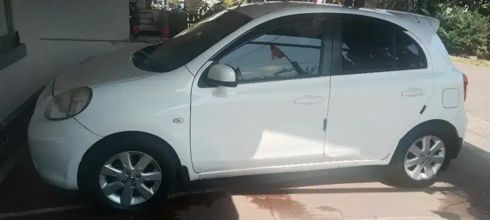 Nissan March 2011 Bensin