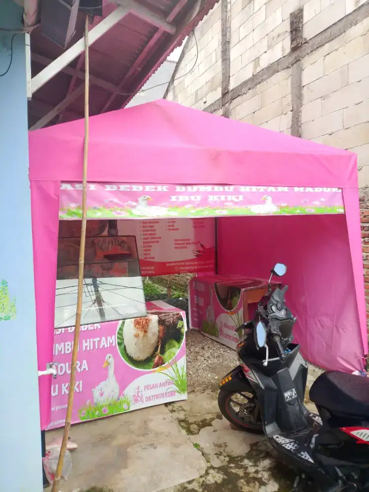 Tenda usaha warna pink