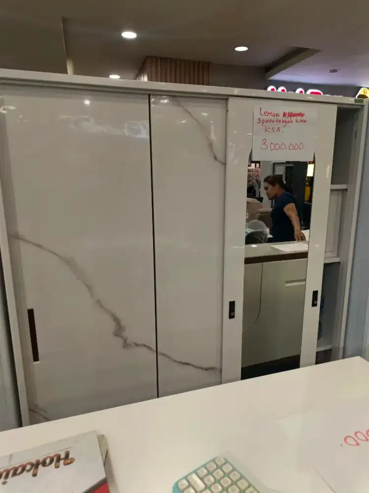 LEMARI PLAT 3 PINTU PROMO KREDIT BUNGA RINGAN