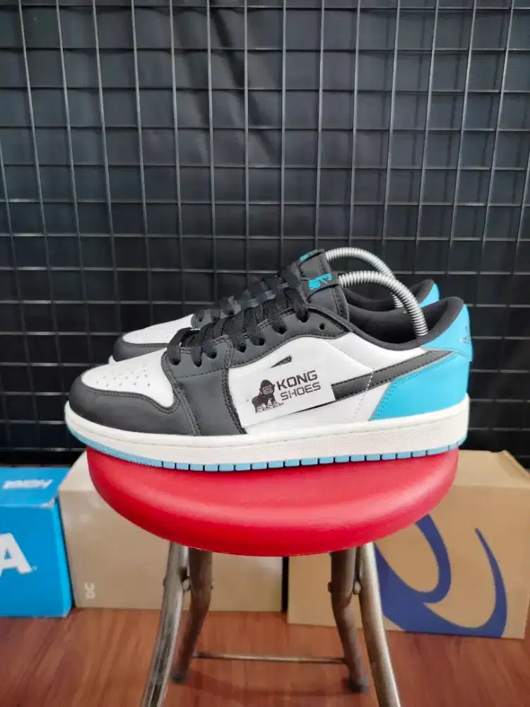 SEPATU AJE 1 LOW RETRO BLACK DARK POWDER BLUE