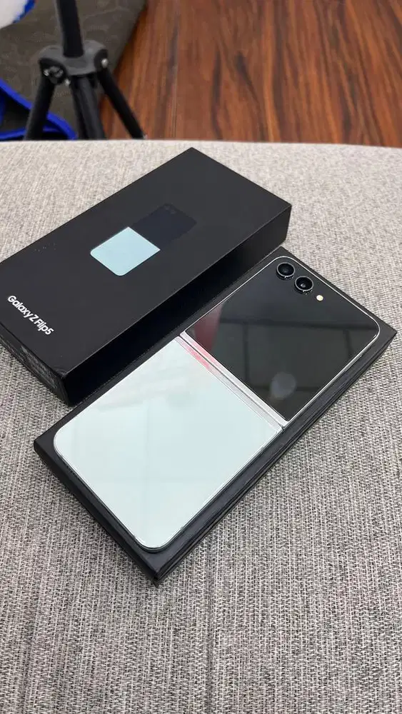 Samsung Galaxy Z flip 5 8/256 Gb ORIGINAL