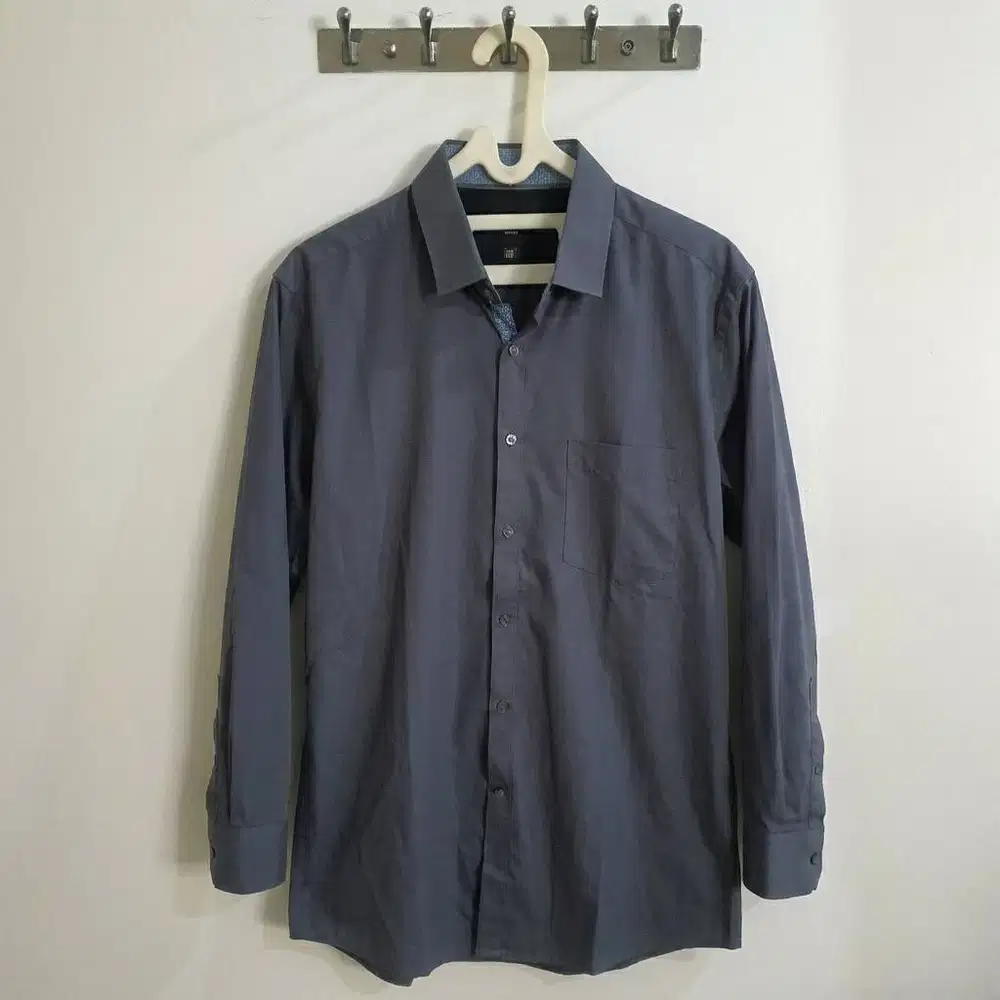 Kemeja Kent Lengan Panjang Pria Abu Grey Size L Slimfit (52cm x 78cm)