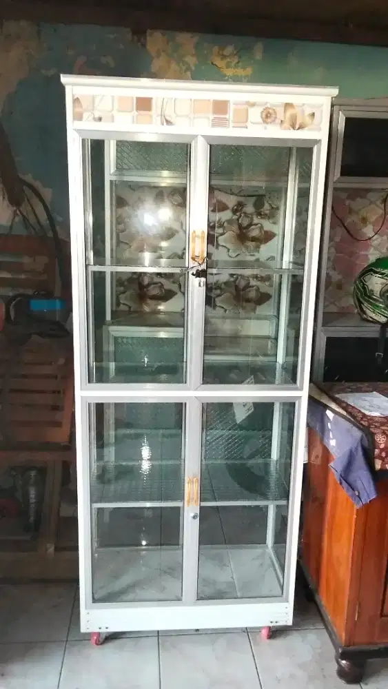 lemari alumunium full kaca