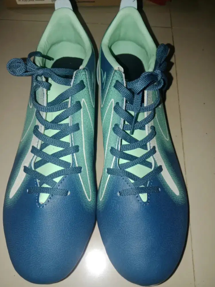 Di jual sepatu bola merk speech