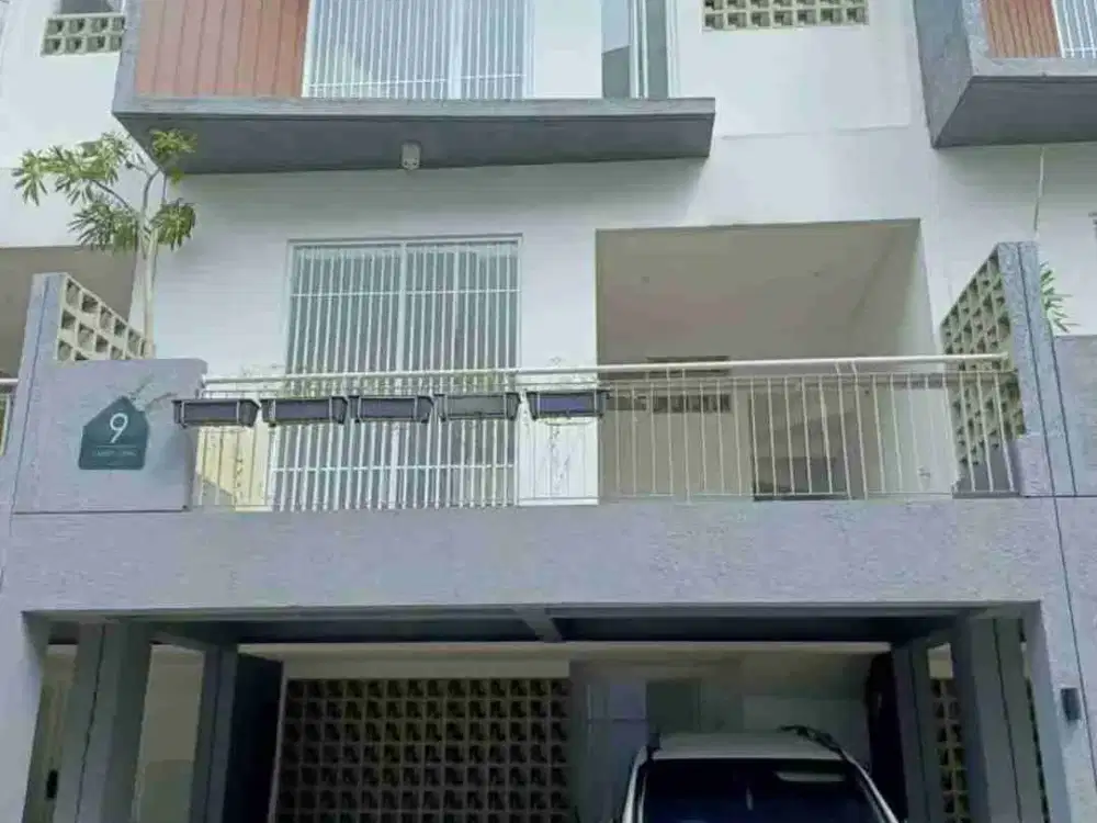 New Brand House 3 lantai terdepan di Cinere