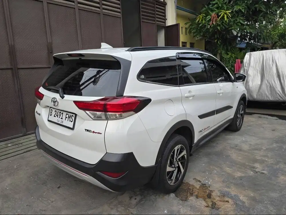 Toyota Rush TRD Sportivo Matic AT Tahun 2018 Putih , 2019