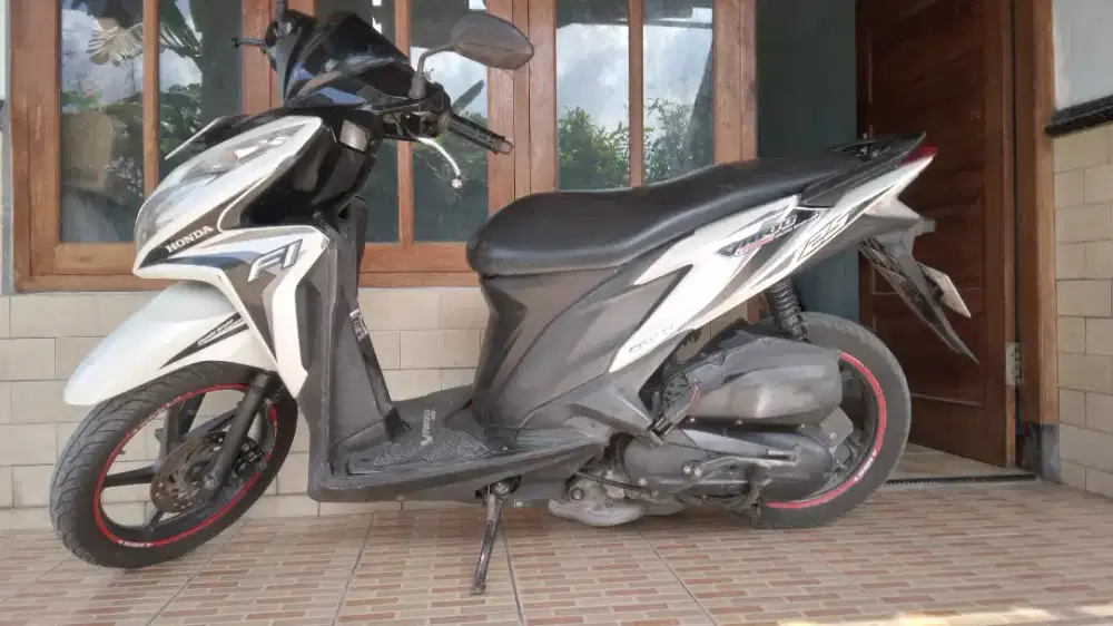 Vario 125 kzr putih