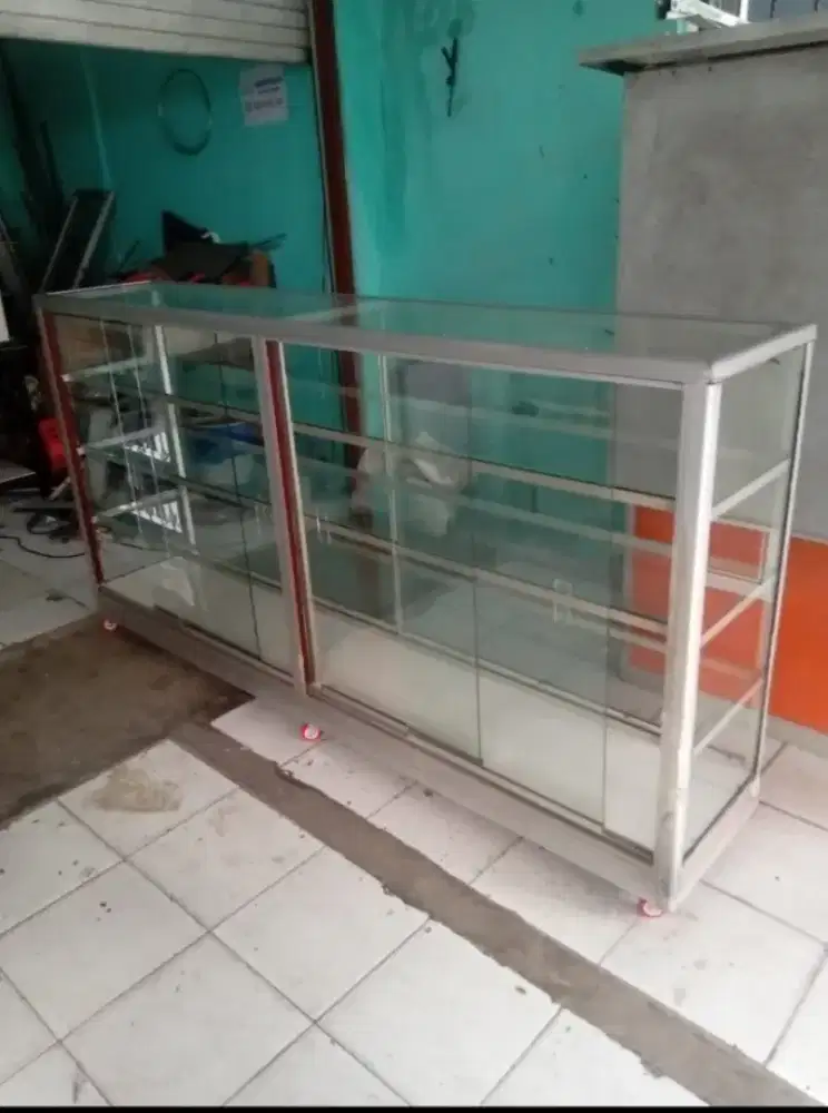 Etalase bekas panjang 2 meter