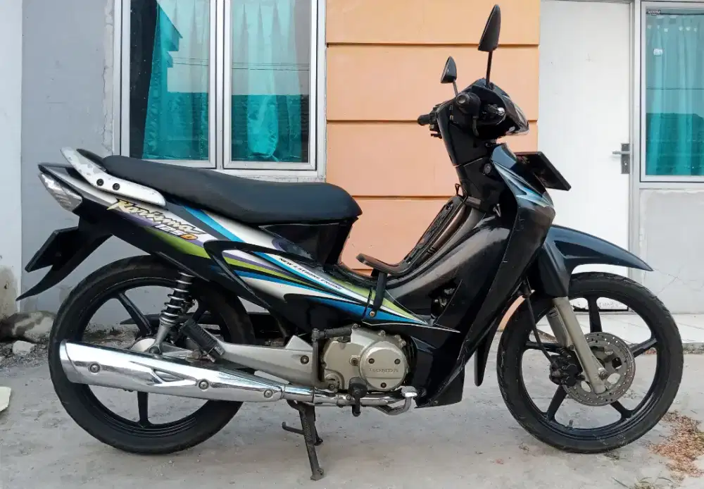 Honda Karisma 125D mulus, bodi rapi, plat B Depok