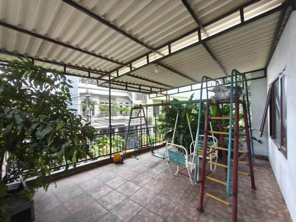 Dijual rumah 2,5 lantai di raya anggrek rosliana slipi Jakarta Barat