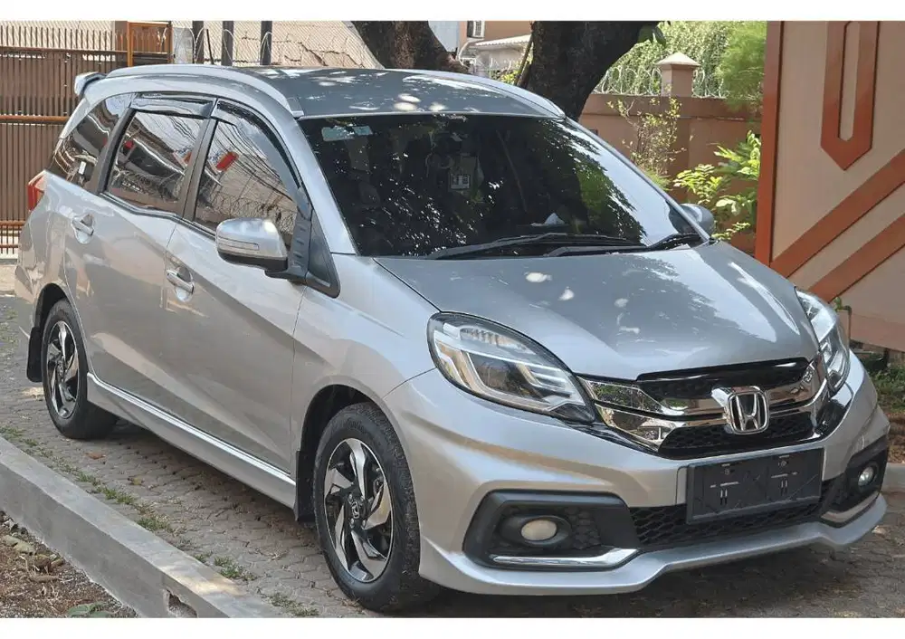 Honda Mobilio RS Manual (M/T) 2015 Tangan Pertama1340000