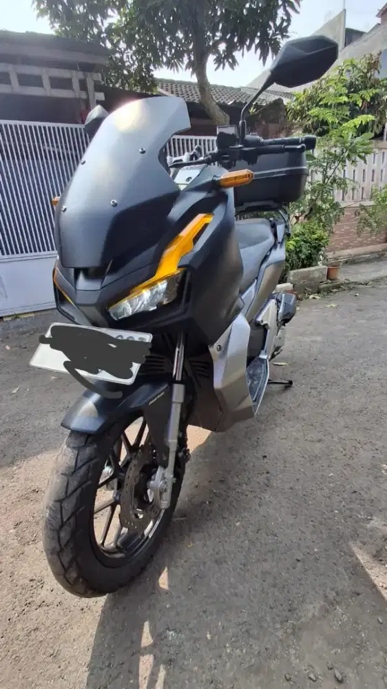 Honda ADV 150 + braket box givi