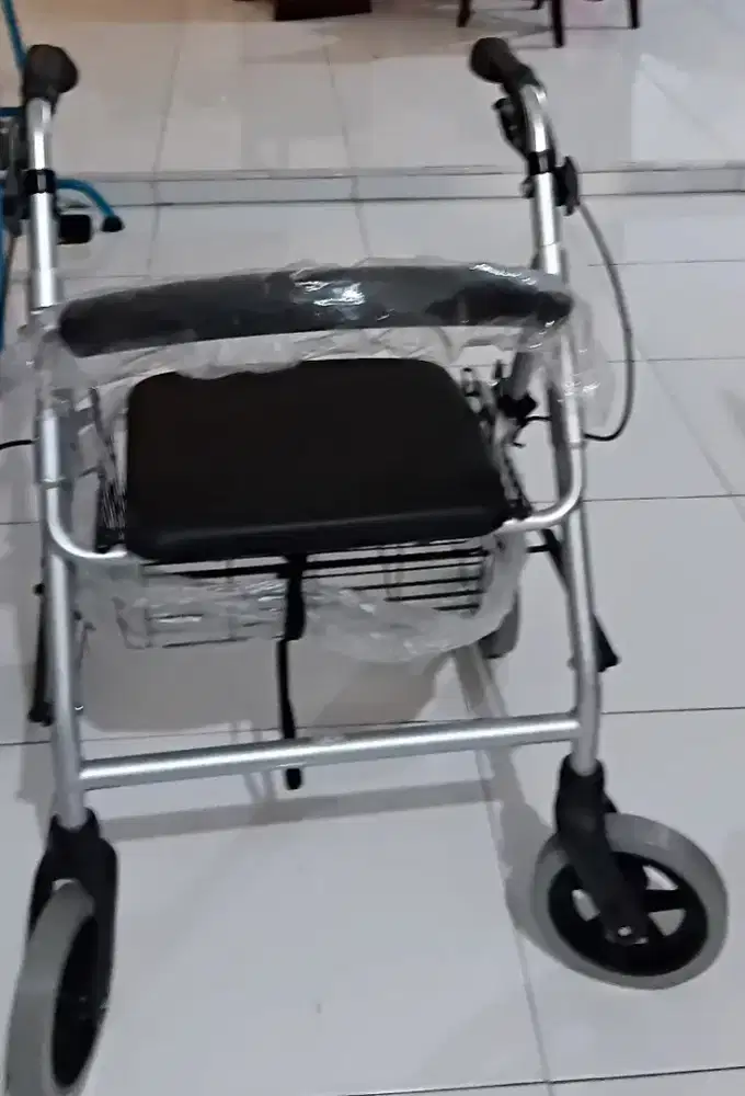 Walker stroller, alat bantu jalan