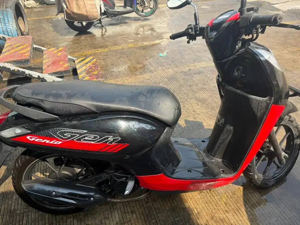 Genio 2021 warna merah