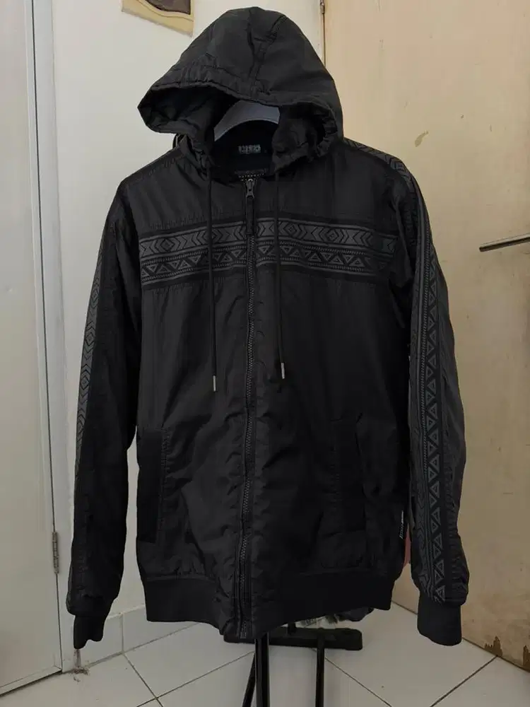 Jaket Tebal Eiger Ori warna Hitam