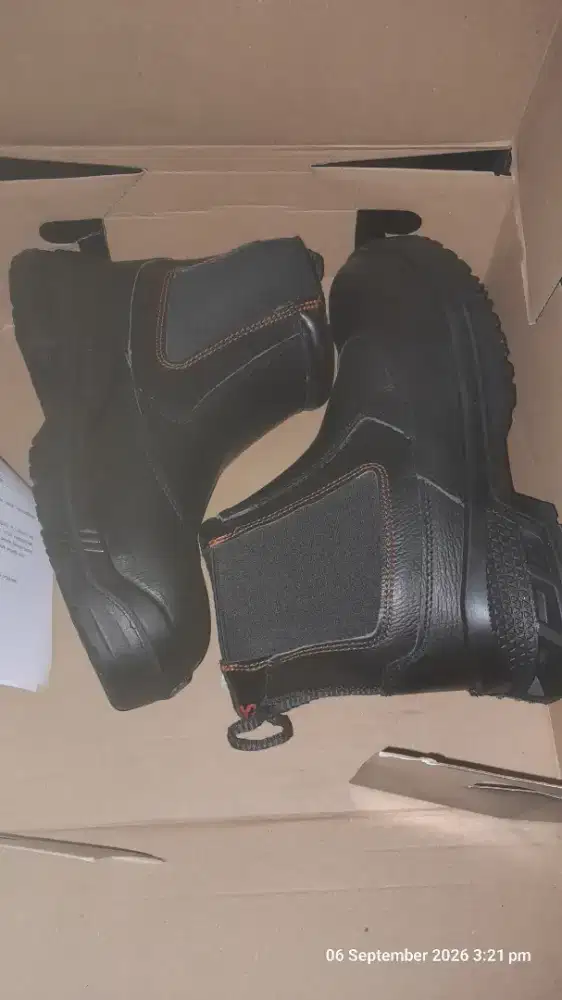 Sepatu safety kings