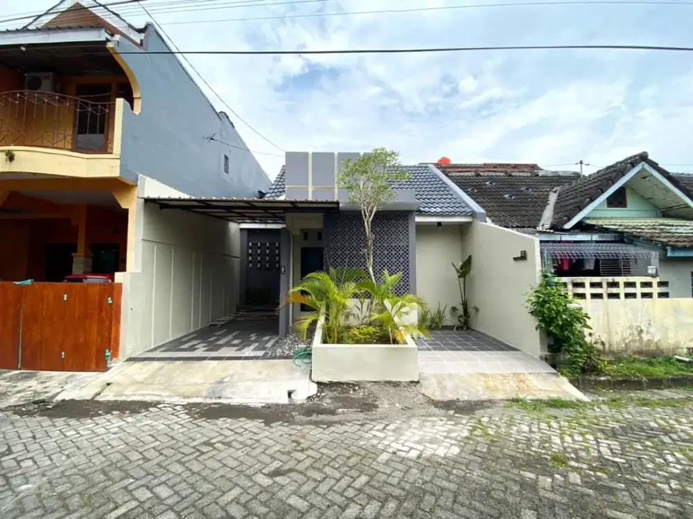 Rumah Cantik Dekat Sate Ratu - Keamanan 24 Jam, Akses Jalan Mobil Papasan