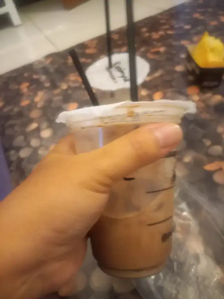 Jaga stand kopi dan teh