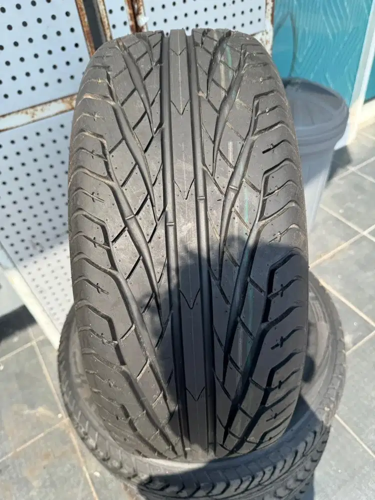 Ban luar ukuran 215/55 R16