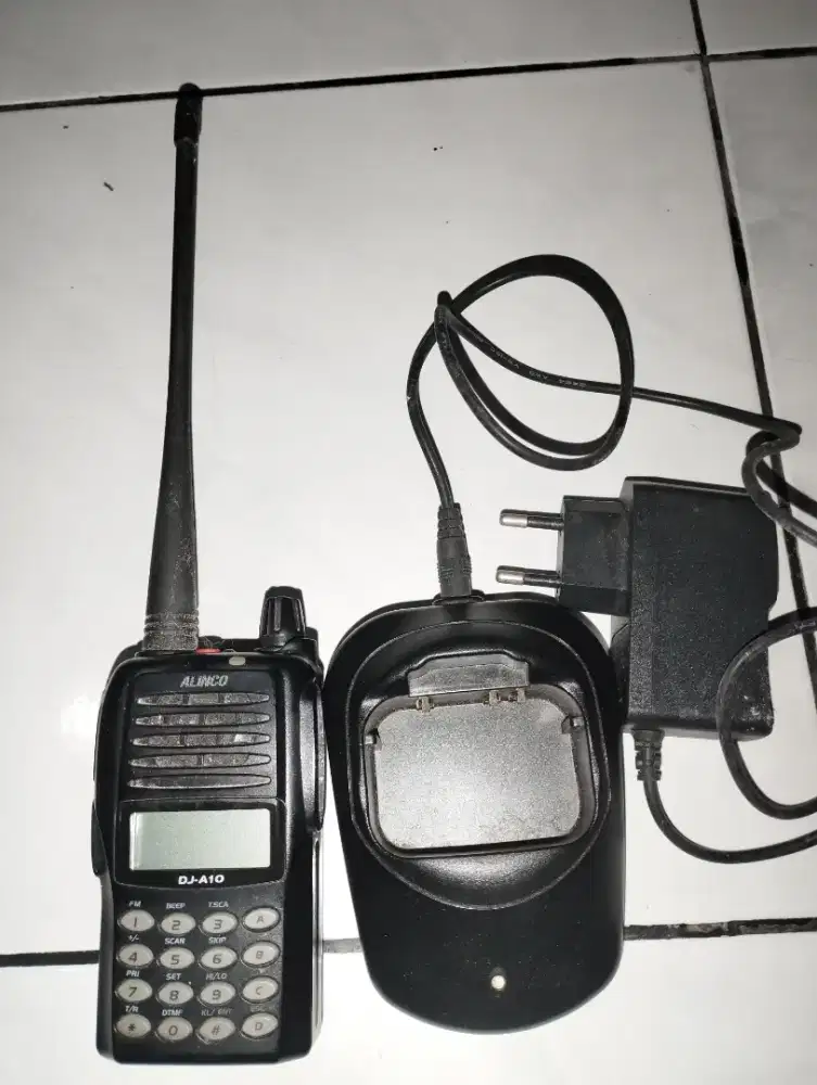 Jual HT Alinco DJ A10 kondisi masih berfungsi. rp 500rb nego