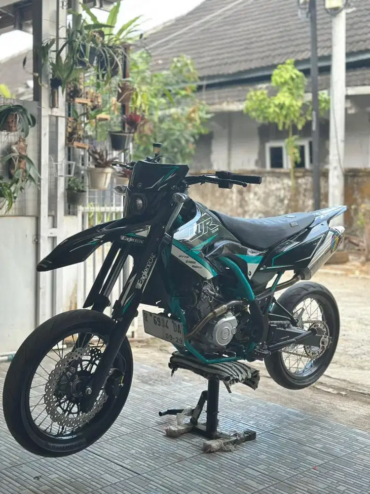 Yamaha WR 155 2024 Hitam Tosca