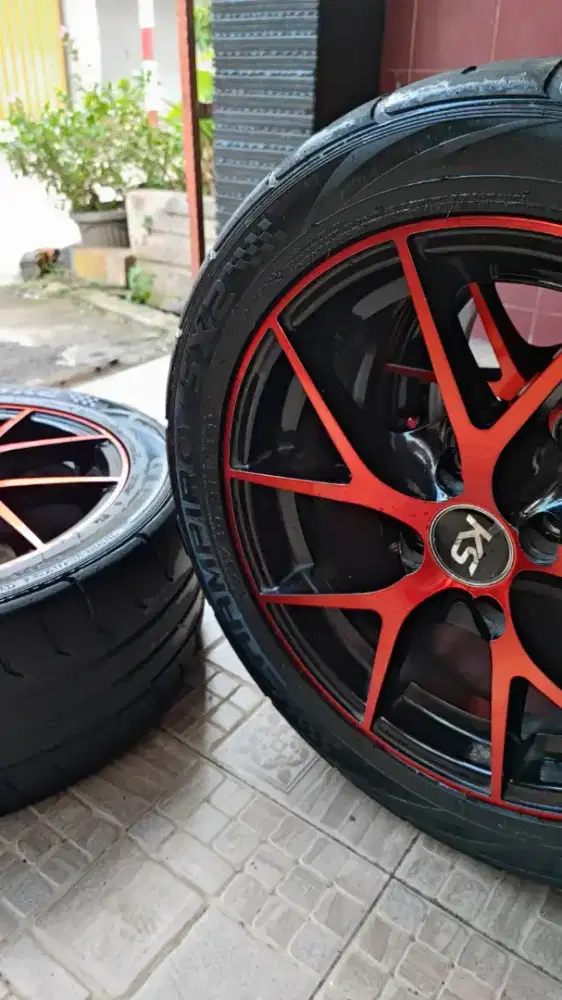 Velg KS Merah ukuran R15 Pcd 4x100 dan Ban GT Champiro SX2