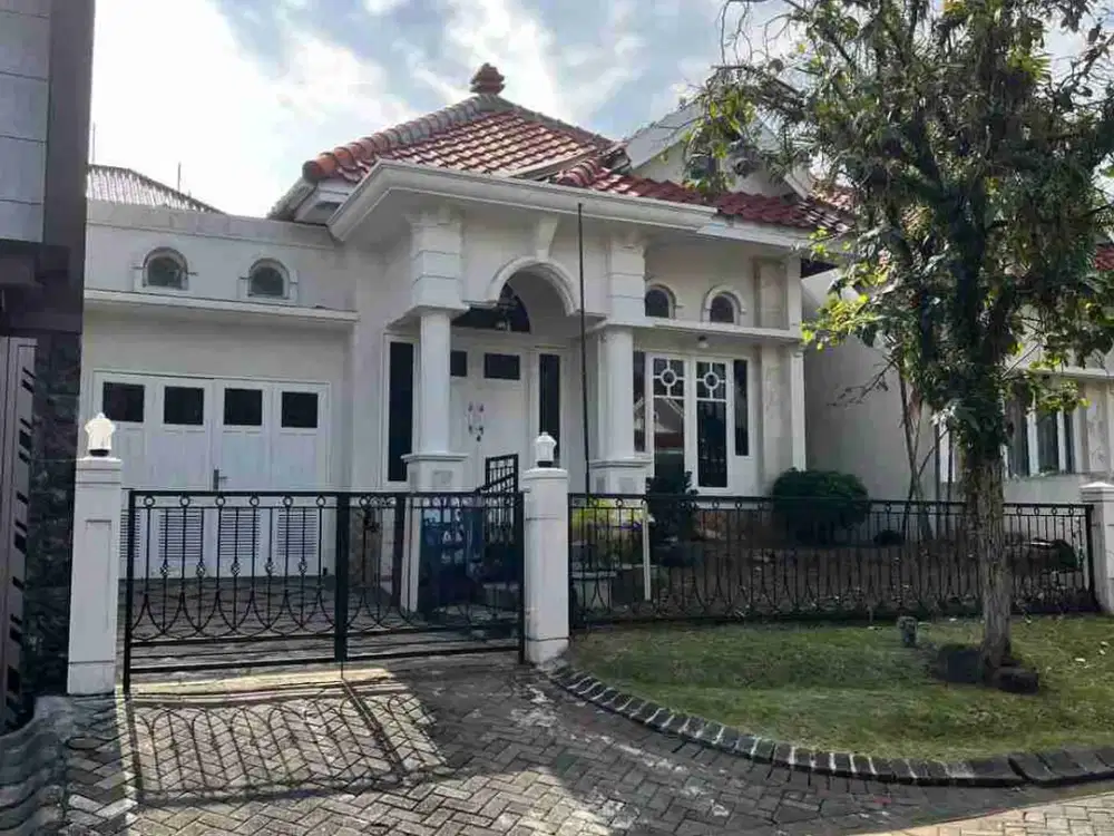 Dijual Rumah mewah Di perumahan  Istana Dieng Kota Malang