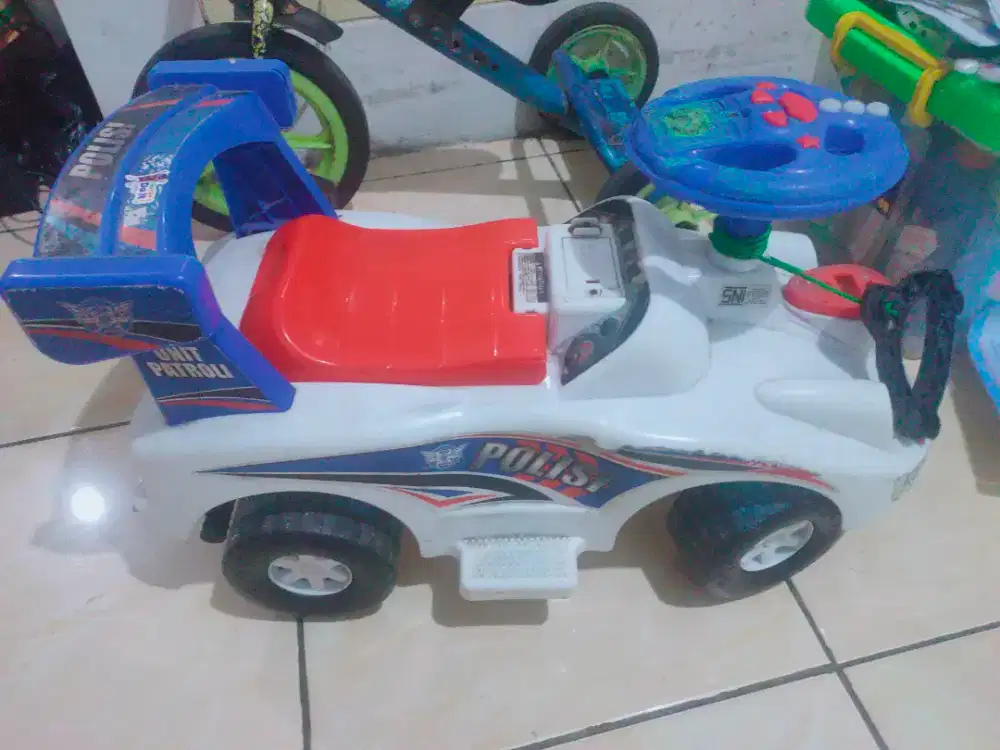 Mobil Mainan Dorong Anak Model Polisi (Preloved/Bekas) Murah