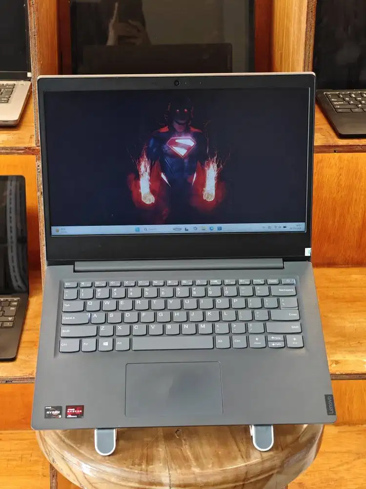 Laptop AMD Ryzen 3 RAM 8GB SSD 256GB Layar 14 Inch