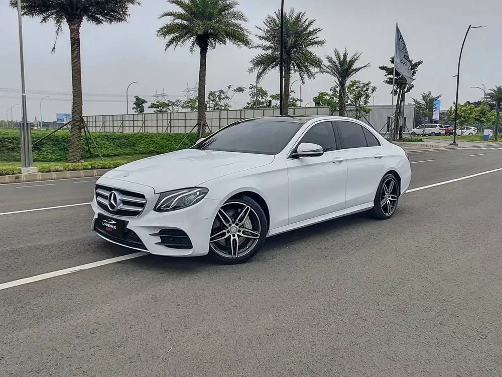MERCEDES BENZ E300 AMG LINE 2.0 TURBO 2018 W213 PUTIH LOW ODO 2017
