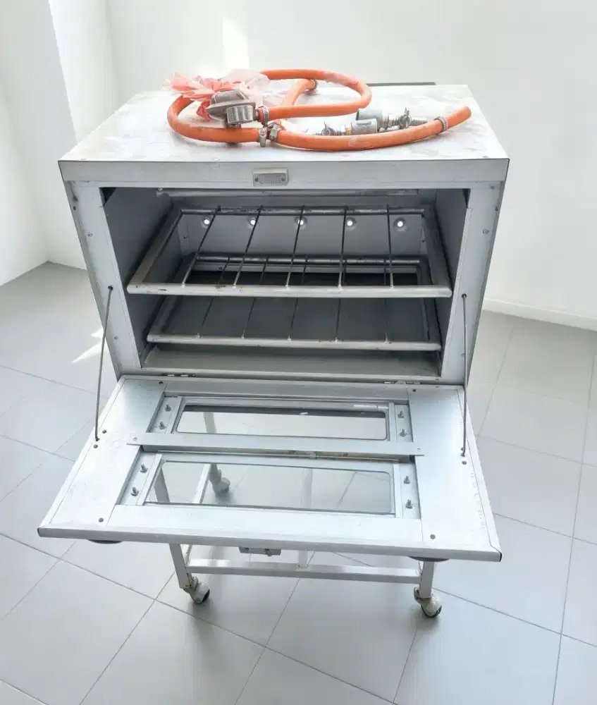 Oven Gas Bekas ( Beli dari baru tdk pernah di pakai )