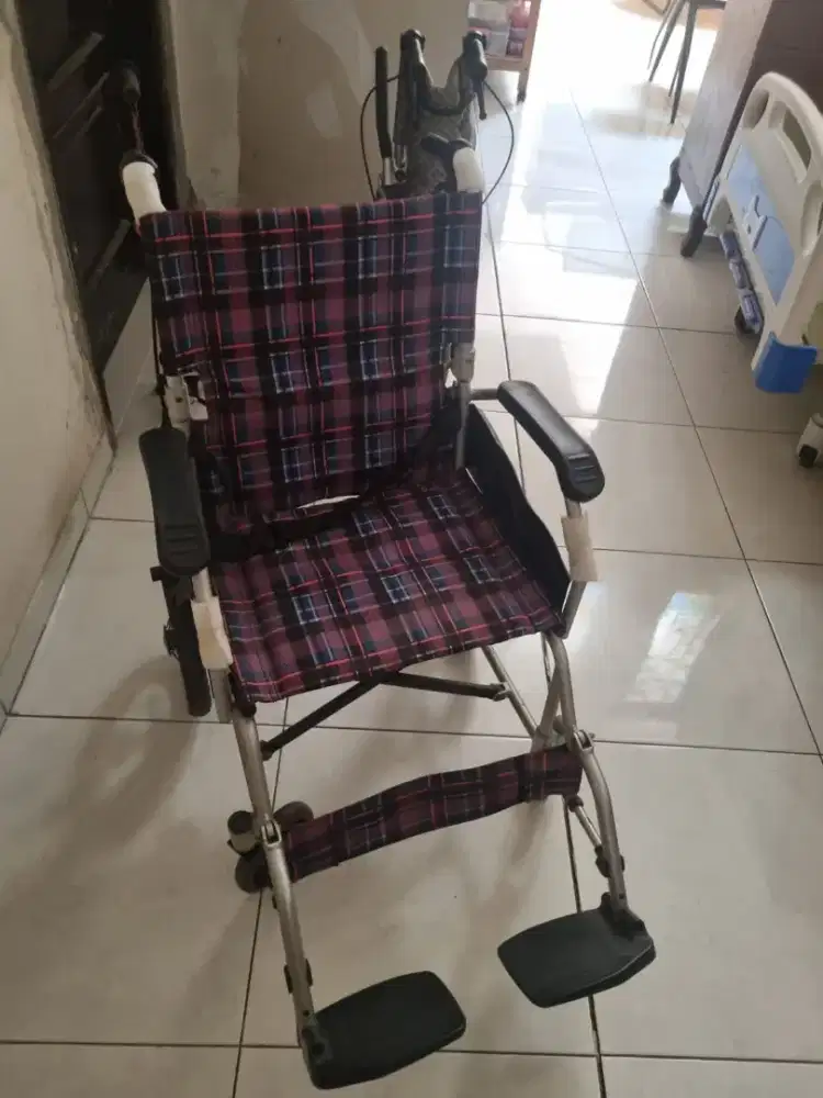 Kursi roda bagus dan terawat