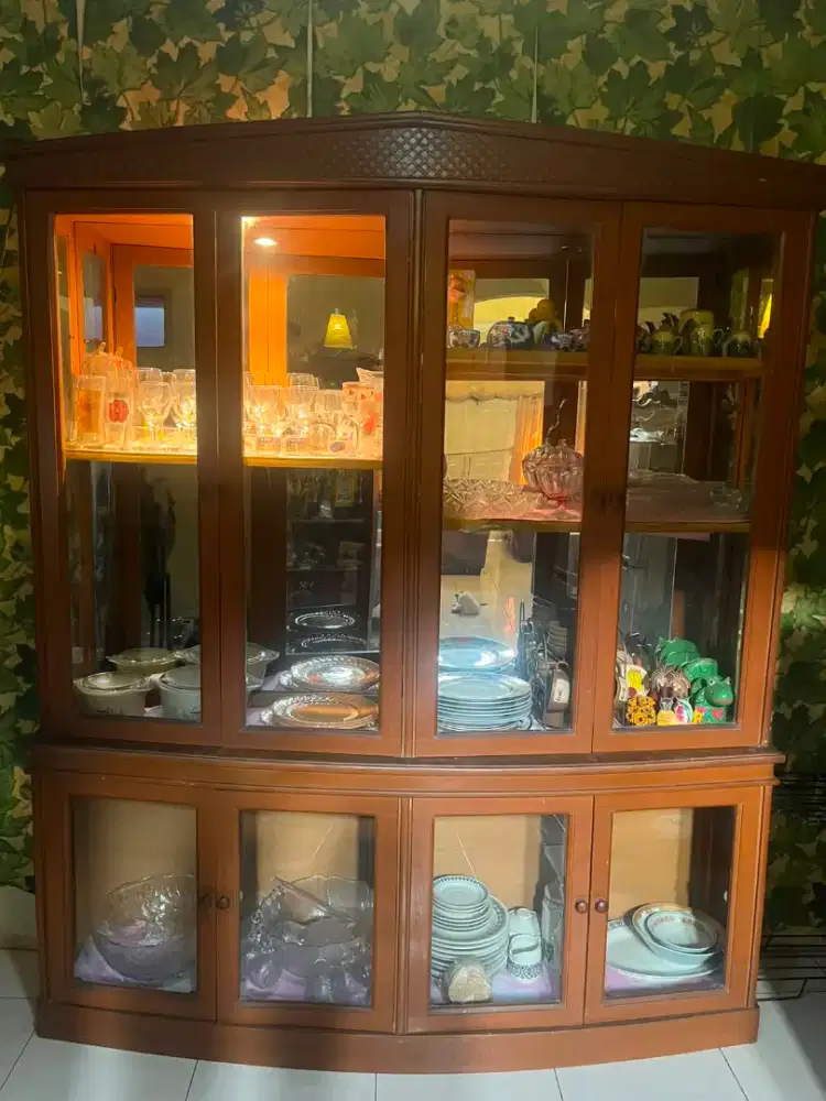 Lemari Kayu Aesthetic