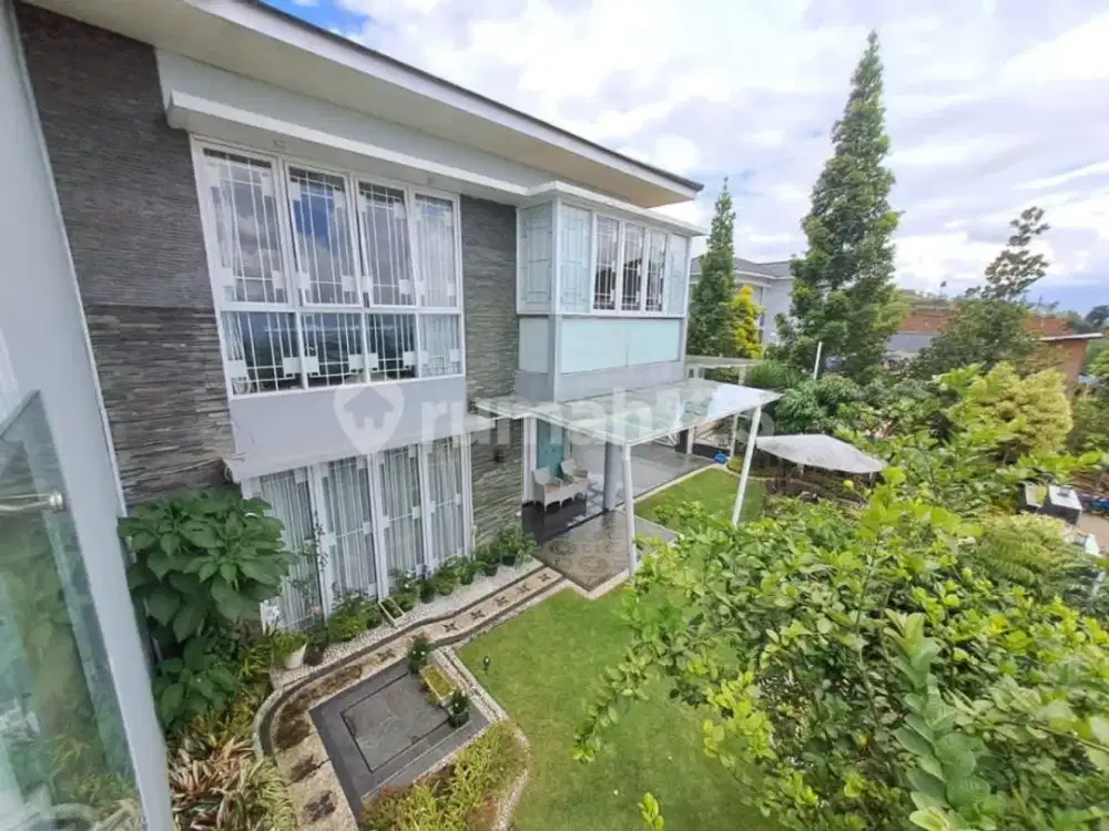 Rumah Bagus Lux Ada Tamannnya Di Dago Pakar