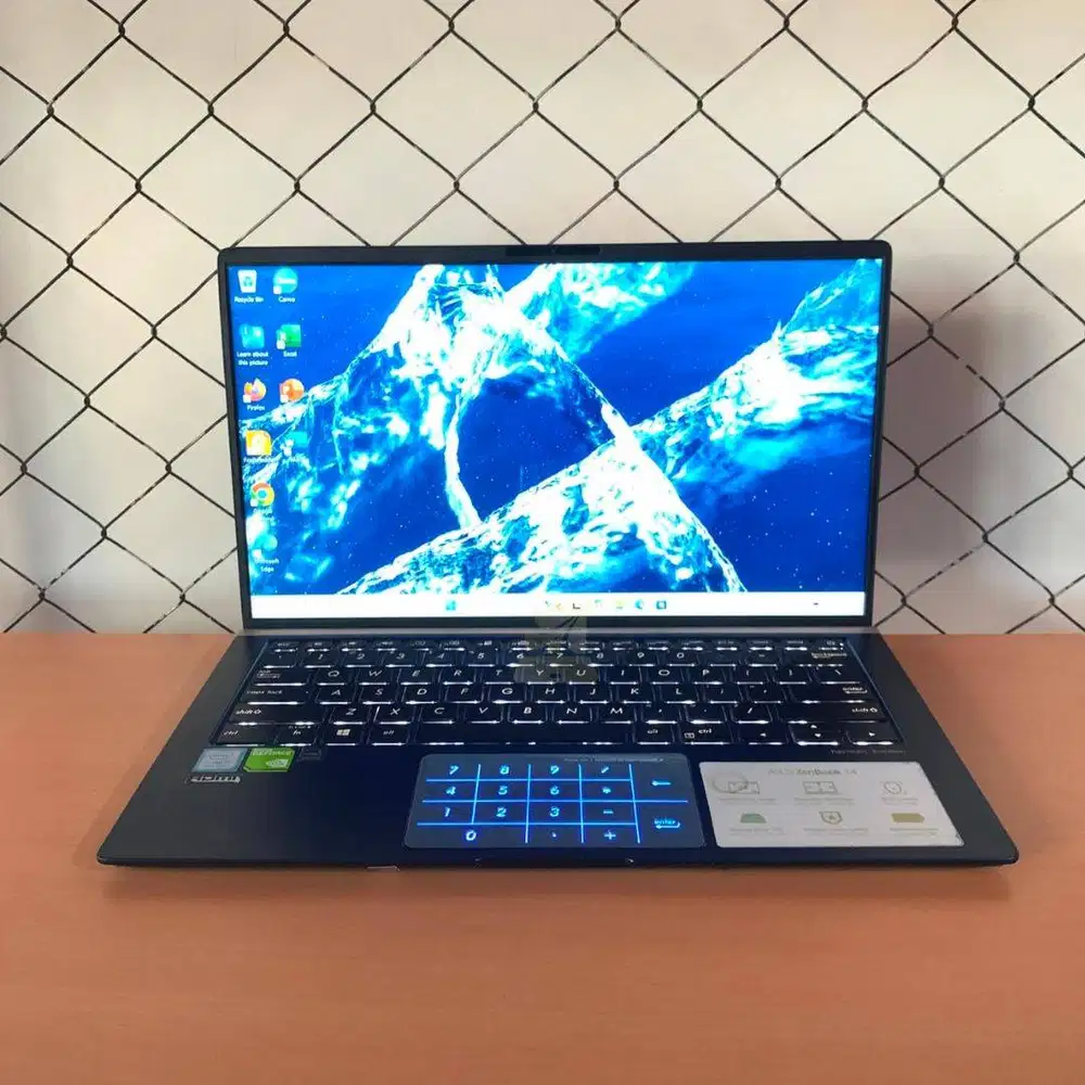 ASUS ZenBook UX433FN / i7-8565U / RAM 16GB / SSD 256GB / NVIDIA MX150