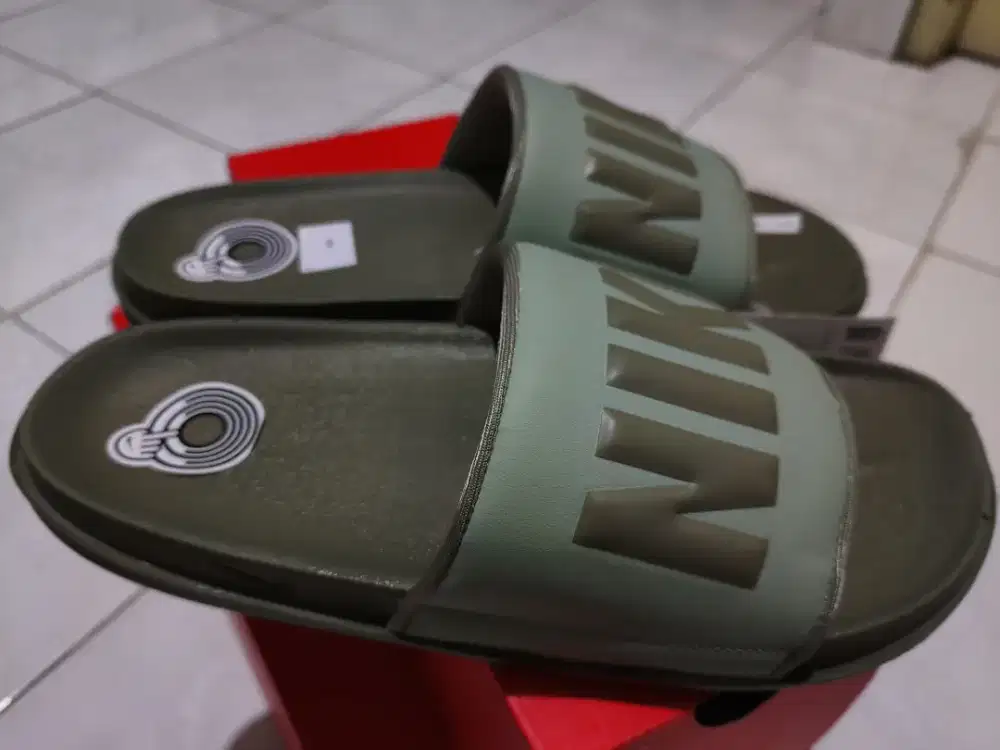 Nike Sandal Offcourt Silver Sage/Jade Horizon Size US10 BNIB