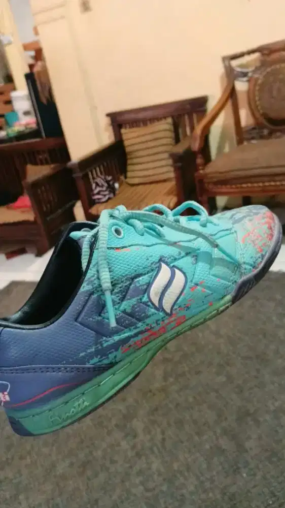 Sepatu futsal size 38 merk finotti