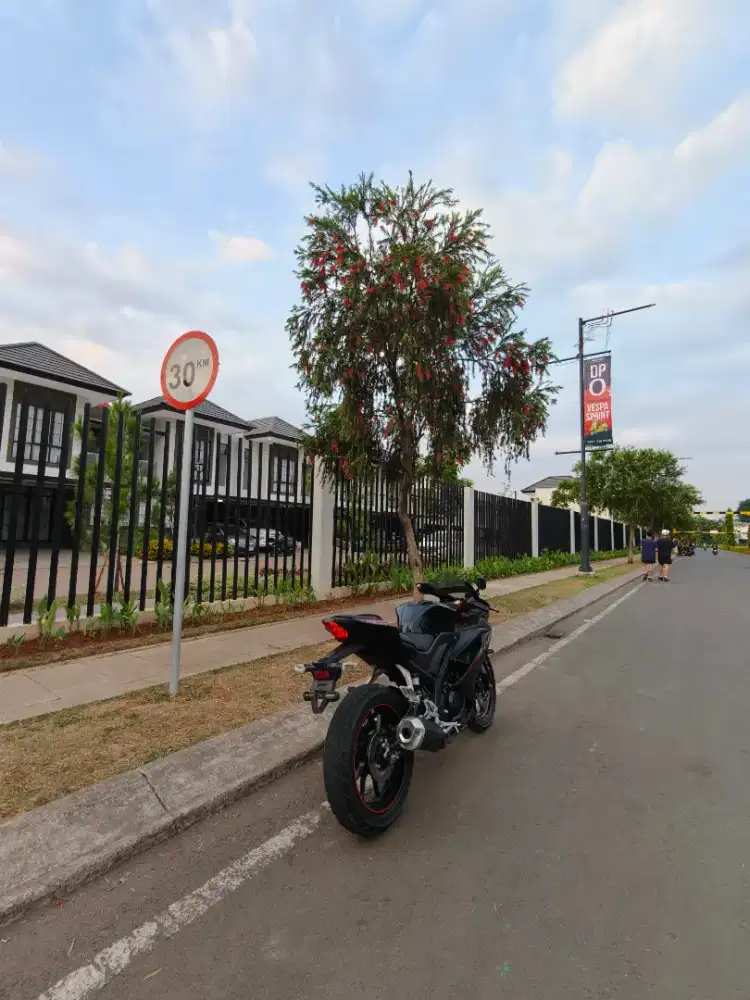 YAMAHA R15 V3 2019 KM Low 15RB Surat2 Lengkap Tangan Pertama