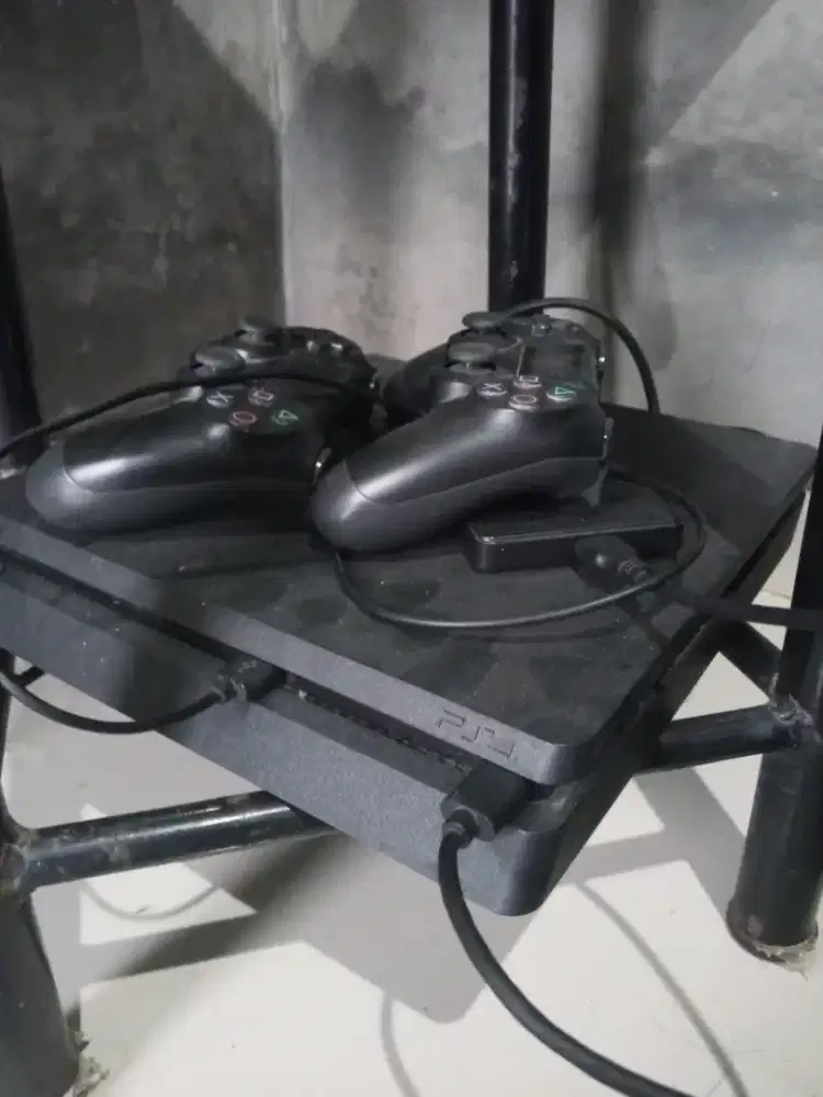 Jual PS 4 slim, memori 1 GB