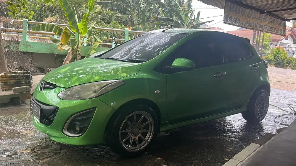 Mazda 2 tahun 2011 pribadi
