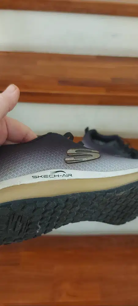 Sepatu sneaker wanita