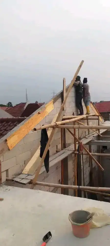 Tukang harian dan borogan