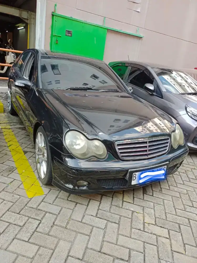 Mercedes-Benz C Class 240 Type Sport Automatic Hitam Elegant