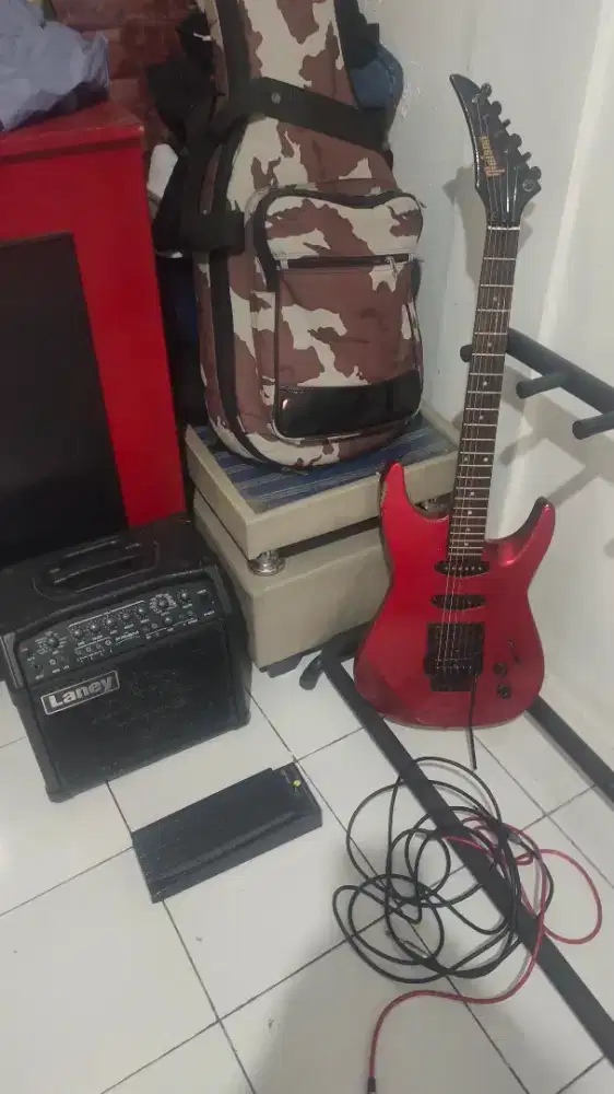 Gitar Maison, amp Laney Prism P20, wah pedal boss pw1