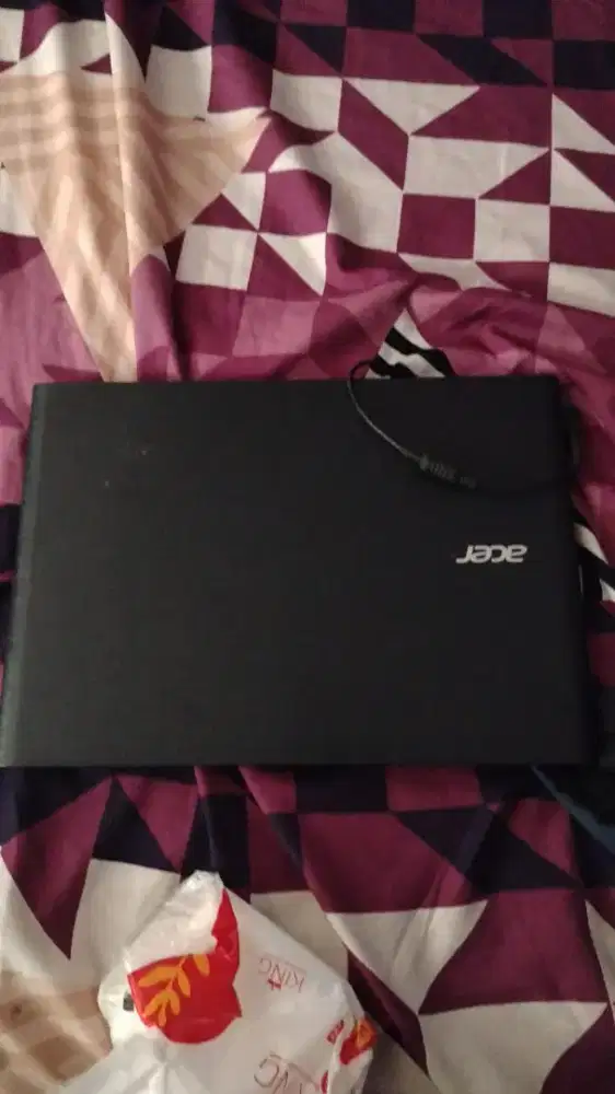 Laptop Acer di jual aja minus batre nya aja lemah sisah nya normal