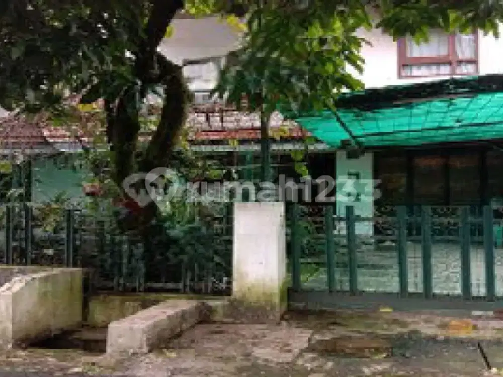 Rumah Lama Terawat Lokasi Bagus Turangga