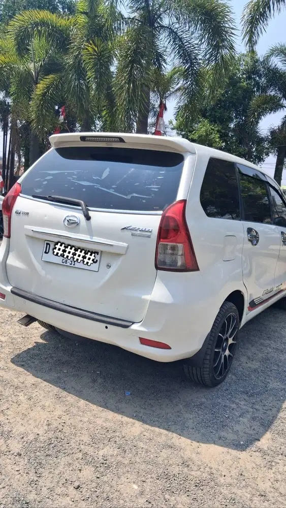 Xenia R putih 2012