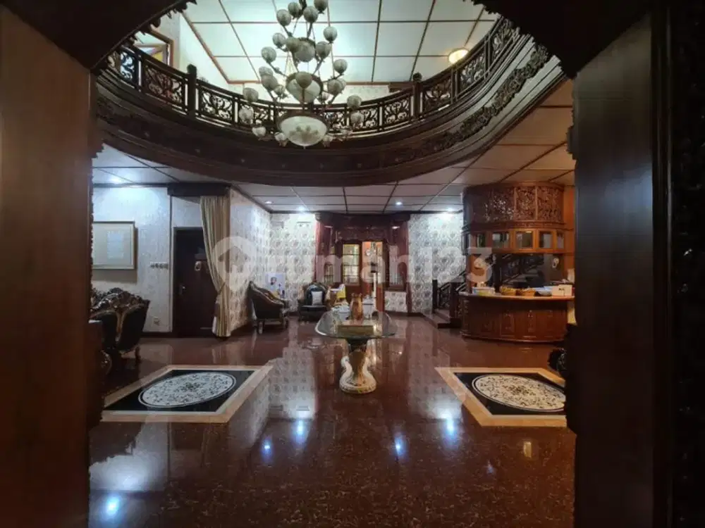 Rumah Mewah 3Lantai di Sayap Riau Jantung Kota Bandung