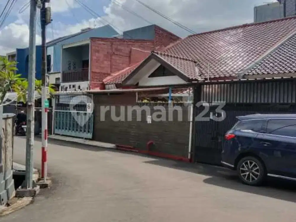 Rumah Clasik Terawat Lokasi Bagus Sangat Strategis Perkotaan